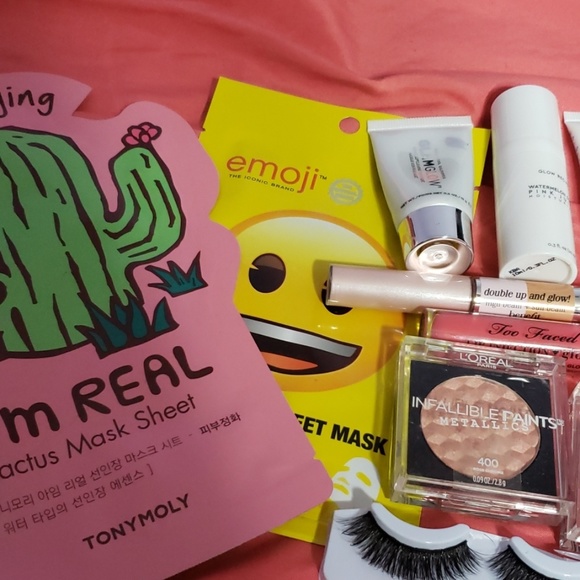 Makeup Samples and full size - Picture 3 of 3